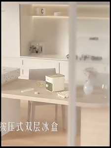 ที่ทำน้ำแข็ง เครื่องทำน้ำแข็ง ความจุขนาดใหญ่ ดีไซน์สองชั้น แม่พิมพ์ มีฝาปิด ที่เก็บพลาสติกในตู้เย็นเกรดอาหาร Ice Maker