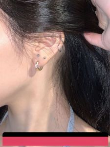 Hide Aki Niche Style Seesheer Accessible Luxury Gemstone Tiny Circle Ear Clip Simple Commute 925 Sterling Silver Earrings