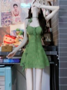 CHANGTONG | Waist Cinching Slim Fitting Retro American Style Petite Dress