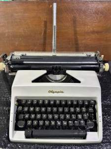 Typewriter Different Unit Available | with 3 Brandnew Ribbon