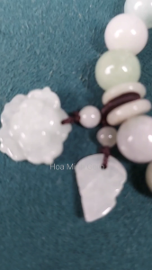 Vòng tay đá Cẩm Thạch size hạt 9.5 li phối charm hoa sen bình an không kén mệnh | Hoa Minh Gem