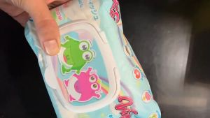 ทิชชู่เปียก ผ้าเช็ด เปิดผิว หลายรุ่น 40 แผ่น รูปวักปิดและฝาปิด สร้างลักษณะเป็นจมูก สำหรับผู้ชายและซอกมือ