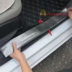 Miếng dán chống xước mạ cacbon cao cấp - Nẹp cacbon dán chống xước nhiều vị trí trên ô tô