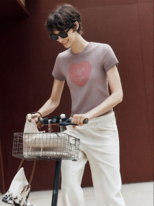 MO&Co. | Short Sleeve T-shirt Xinjiang Cotton Heart Print Elastic Ribbed