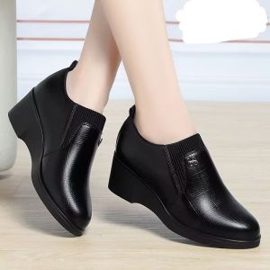 Elegant Soft Leather Mom Shoes mid Heel Deep Mouth Single Shoes Womens Fashion Spring Autumn Waterproof Platform Slope Heel