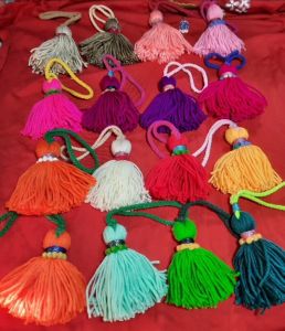 พู่จากไหมพรม Acrylic สดใส สำหรับ Hand Made งานต่างๆ คุณภาพยนตร์ คู่ความหมาย ห้อยกระเป๋า พวงกุญแจ สำหรับนำไปใช้ตกแต่งงานต่างๆ 😁