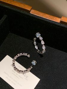 CAFFTI | Silver Teardrop Elegant Earrings