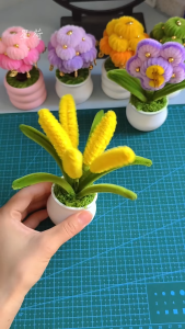 (rêu + xốp) Chậu nhựa mini cắm hoa decor trang trí bàn làm việc đồ handmade dễ thương