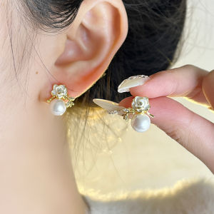 Elegant Pearl Flower Stud Earrings for Women Luxury Minimalist Design High-End Feelings Versatile Stylish Dainty Ear Jewelry