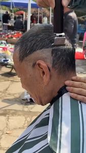 ปัตตาเลี่ยนตัดผมมัลติฟังก์ชั่ เครื่องโกนหนวด ปัตตาเลี่ยนชาร์จ usb