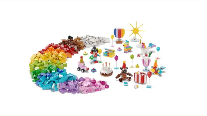 LEGO Classic 11029 Creative Party Box Building Toy Set (900 Pieces