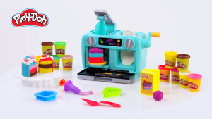 Play-Doh Super Slice Cake Playset Toy Oven with Play Kitchen Accessories & 11 Modeling Compound Cans Kids Arts & Crafts Ages 3+