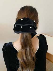 Elegant Large Velvet Hair Tie: A Stylish Hairband for Women