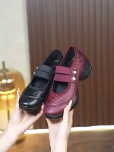 รองเท้าผ้าใบผู้หญิง รองเท้าเต้นรำคุณแม่วัยกลางคนและผู้สูงอายุ รองเท้าทำงานที่สวมใส่สบายและระบายอากาศได้ดี รองเท้าเบาะลม