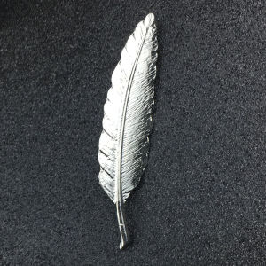 Vintage Golden Feather Leaf Brooch Men Women Clothing Accessories Halloween Anime Pins Jewelry Halloween
