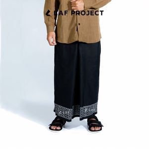 LAF Proyek: Sarung Pria Tenun Motif Polos Hitam Premium