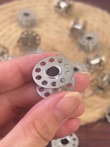 1Pcs/10Pcs Vintage Treadle Sewing Machine Metal Bobbin Case Stainless Steel Durable Retro Fit for Classic Sewing Machine Repair