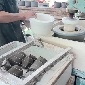 Covered Ramen Bowl with Handle and Chopsticks