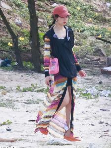 Taohuawu 3 Song Qian Same Product Bag Female Japanese Ball Chain Embroider Mini Phone Bag Crossbody Small Bag