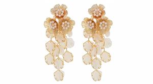 1 pair of pearl flower fringe earrings with fashionable and elegant style