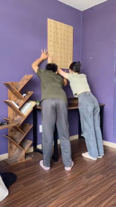 Bảng lỗ treo tường bằng gỗ tự nhiên treo đồ thông mình decor bàn làm việc phòng đẹp