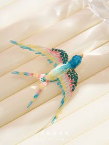 Elegant New Chinese Style Lapel Pin Luxury Enamel Swallow Hanfu Retro Western Suit Accessory Best Friend Gift Fashion Jewelry