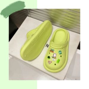 DMshoes รองเท้าหัวโต เป็นทรงน่ารัก ตัวติดน้องน่ารักมากเวอร์ ไม่ซํ้าใคร พื้นนิ่มใส่สบายมาก ตัวการ์ตูน 3 มิติ มี 5 ปรากฏในสีพาสเทลโดนใจ