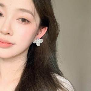 Pianist | Gentle Petal Pearl Stud Earrings S925 Silver