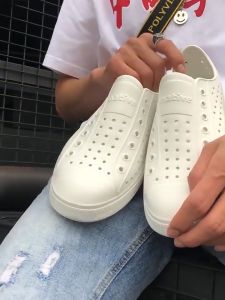 【จัดส่งในประเทศไทย，2-3 ส่งของ】ใหม่ WNC Native รองเท้าผู้ชายสำหรับผู้หญิงฤดูร้อน Breathable Quick DRY Water Hole รองเท้า wading Breathable รองเท้าแตะ 131