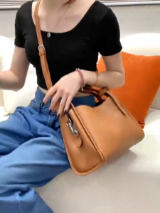 【SG Stock】2161# Womens Crossbody Bag Sling Bag  Classic Fashion Shoulder Bag