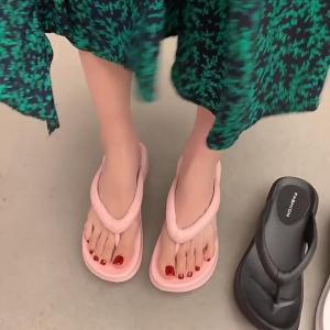 QZshop แบบใหม่แบบสับ รองเท้าแฟชั่นสวยๆ รองเท้าหูหนีบพื้นหนา รองเท้าสายคาเฟ่ ใส่แล้วขับผิวออร่าเวอร์ จะลุคไหนก็ดูเก๋ในราคาเบาๆ