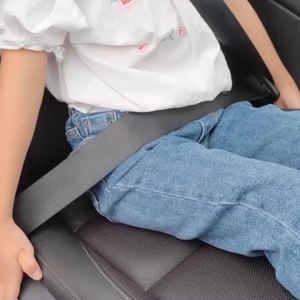Child Car Seat Belt Adjuster Triangle Anchor Shoulder Protection Limiter Safety Accessory for Vehicle Seats