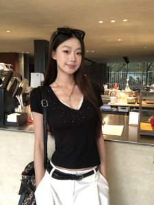 Áo Thun Nữ Tay Ngắn Dáng Ôm Cổ Chữ V Thiết Kế Ren Đen Mùa Hè 2025 Phong Cách Mới Thường Ngày Chất Liệu Polyester