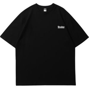 เสื้อยืดคอกลมแขนสั้นพิมพ์ลายตัวอักษรสีดำหลวมๆ สำหรับผู้หญิงในช่วงฤดูร้อน เสื้อผ้าทำงานสไตล์ยูนิเซ็กซ์แบบลำลอง