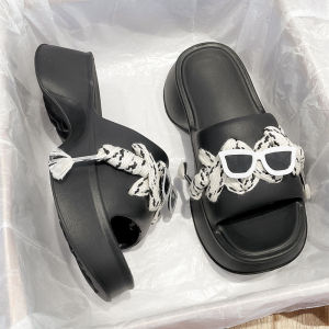Cartoon Super Popular Platform Slippers Womens Summer Outwear Non-Slip Deodorant Seaside Beach Slippers Womens Home Bath