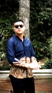Swipe Up Kemeja Batik Pria Modern Slimfit Lengan Panjang Charisma Navy