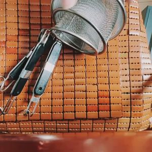 Household rice noodle fence portable rice noodle fence hotel kitchen fishing fence stainless steel orange handle net leakage fishing spoon