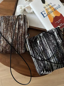 Casual Chic Autumn Winter Plaid Woolen Shoulder Crossbody Bag for Women Commuting Versatile Canvas Small Square Bag