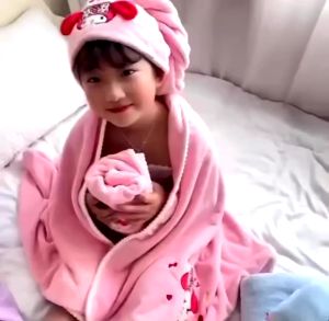 (สินค้าพร้อมส่งจากไทย) เซ็ทผ้าเช็ดตัว เช็ดผม และผ้าคลุมผม ลายsanrio 3 ผืน (G0149)