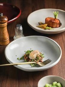 Retro Uncoated Multi-Purpose Dish Large Size