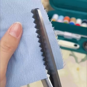 ThaiJoy 5mm กรรไกร ซิกแซกตัดผ้าตัดผ้าปากหยักไม่เป็นสนิม กรรไกรซิกแซก กรรไกรฟันปลา กรรไกรซิกแซกตัดริบบิ้น กรรไกรซิกแซก กรรไกรตัดหนัง กรรไกรตัดผ้า กรรไกรฟันปลา