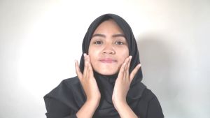Lacoco Hydrating Divine Essence Penghilang Keriput Wajah Pencerah Wajah Penghilang Bekas Jerawat