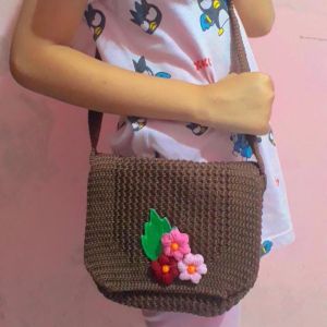TAS RAJUT SLEMPANG OVAL BUNGA