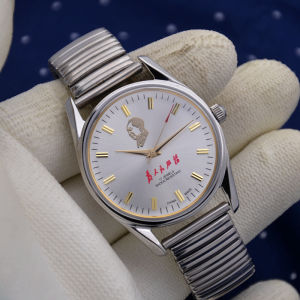 Mechanical Manual Winding Mens Watch Shanghai Production Retro Military Red Flag Elderly Student Chrysanthemum Wristwatch