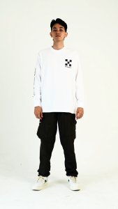 TENDENCIES Tshirt Long Sleeve Oversized Art Wall White