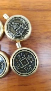 Móc khóa xoay kim loại hình phật may mắn