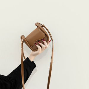 Mini Crossbody Shoulder Bag Womens Spring Summer New Fashion Small Pack Design Lipstick Bag Popular Horse Saddle Bag
