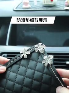 Thảm chống trượt dùng để trang trí trên taplo ô tô xe hơi bàn làm việc