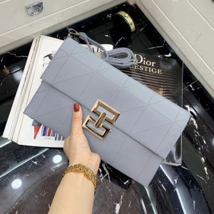 New 2025 Fashionable White Envelope Handbag for Women with Metal Lock Clutch Bag Diamond Grid Single Shoulder Bag Leisure Handbag