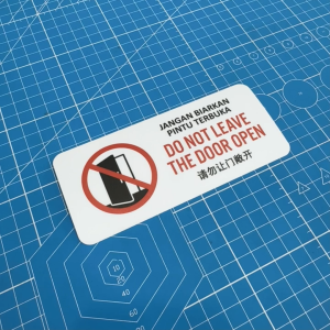 Do Not Leave The Door Open. Jangan Biarkan Pintu Terbuka. 请勿让门敞开. Sticker Sign Signage Notice. Close Closed Door Tutup